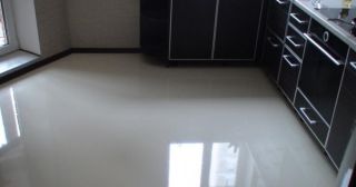 Наливной пол на кухне Юрга, цена от 881 руб.